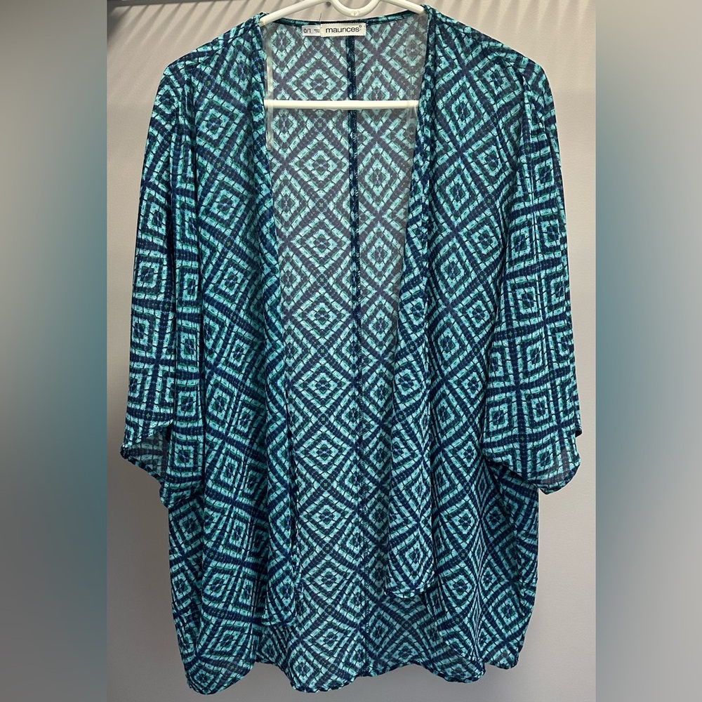 MAURICES size 0/1 (1X) Geometric Cardigan in shades of blue.